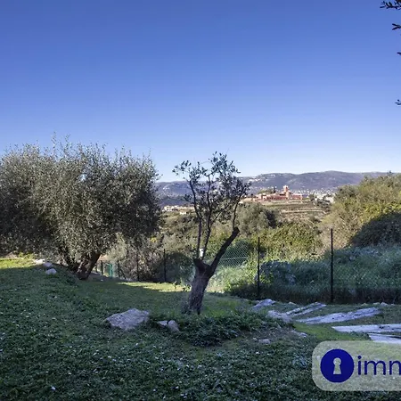 Casa vacanze House In With Swimming Pool