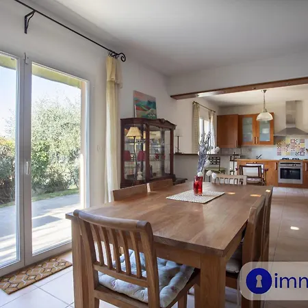 Casa vacanze House In With Swimming Pool