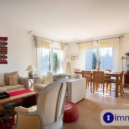 Casa vacanze House In With Swimming Pool